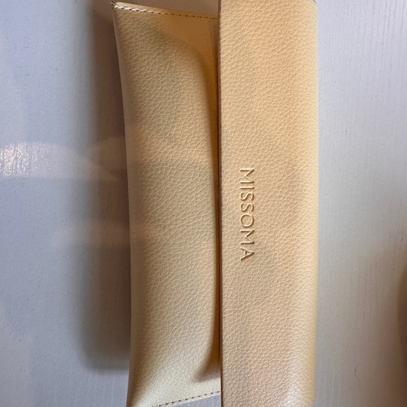 Le Specs x Missoma Pearl Sunglasses - Picture 3 of 11